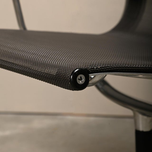 EA108 Aluminum Dining Chair in Charcoal Netweave Mesh by Charles & Ray Eames for Vitra, 2007 For Sale - Image 16 of 18