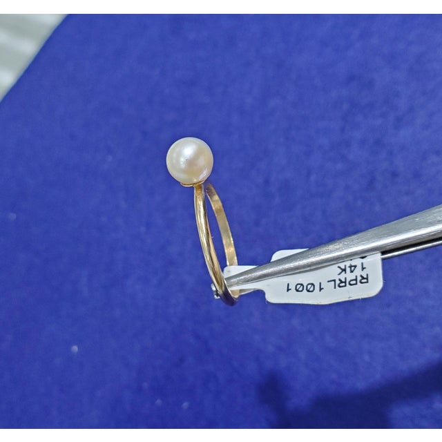 Contemporary Solitaire Pearl Ring 6MM 14k Yellow Gold, Size 3 For Sale - Image 3 of 3