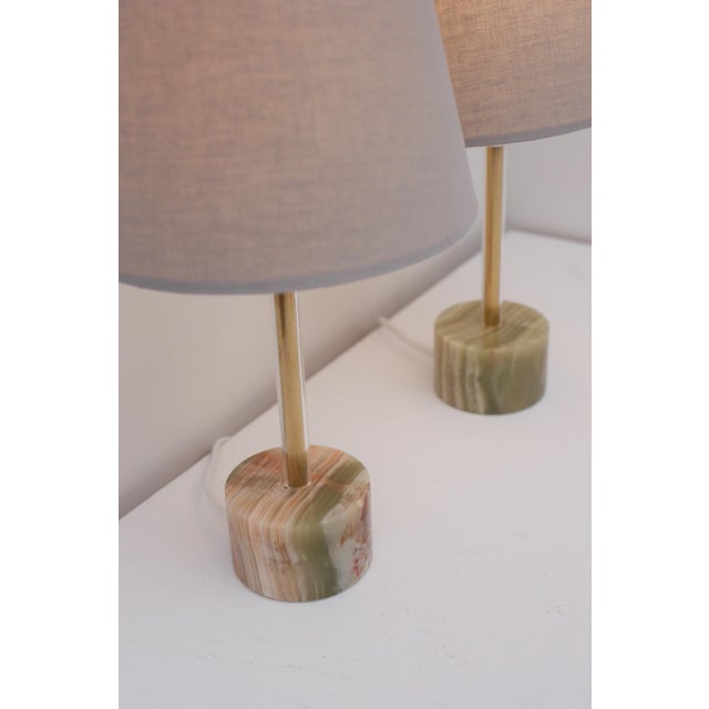 Mid-Century Modern Italian Onyx and Brass Table Lamps, Set of 2 For Sale - Image 4 of 13