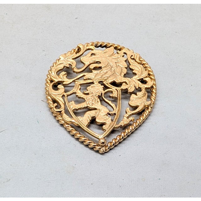 Napier Vintage 1970s Signed Napier Goldtone Cut Out Rearing Lion Coat of Arms Brooch For Sale - Image 4 of 7