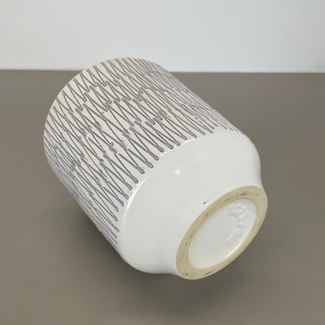 Vintage White Zig Zag Fat Lava Ceramic Vase from Ilkra Ceramics, 1970s For Sale - Image 16 of 18