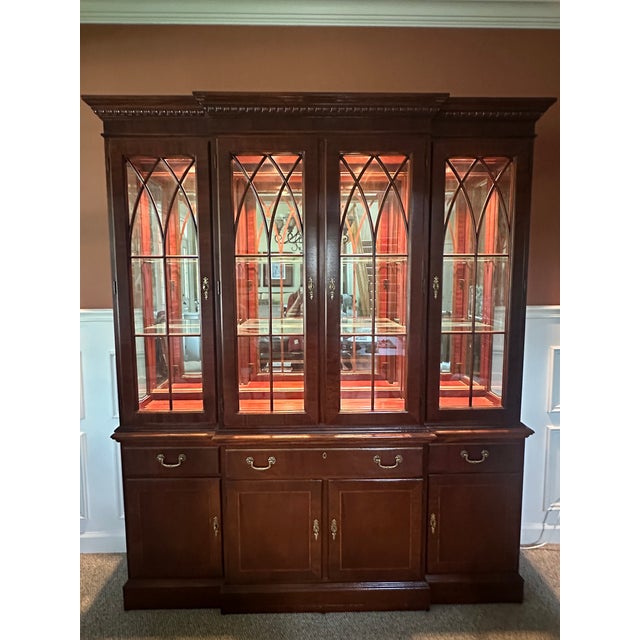 2000 - 2009 Ethan Allen Vintage Mahogany China Cabinet For Sale - Image 5 of 10