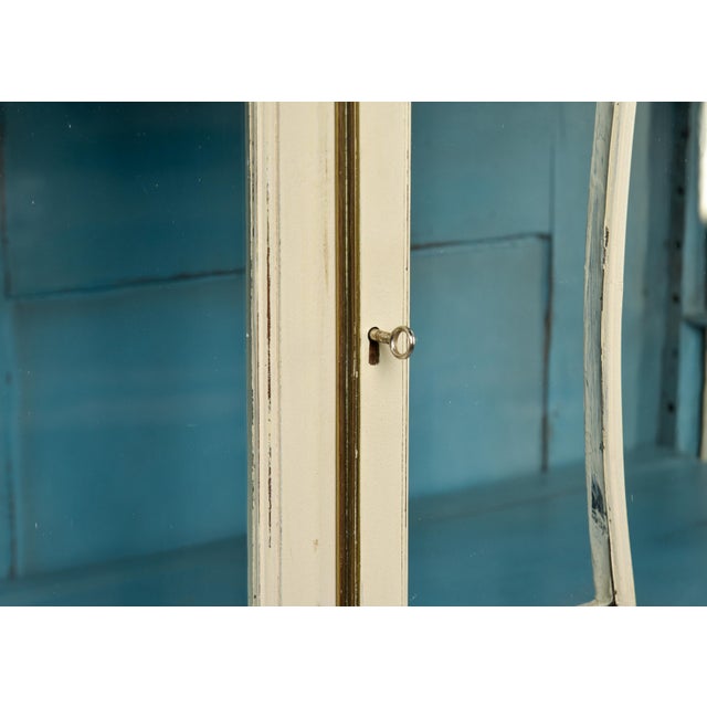 English Hepplewhite-Style Painted Display Cabinet, Circa 1920s For Sale - Image 13 of 13