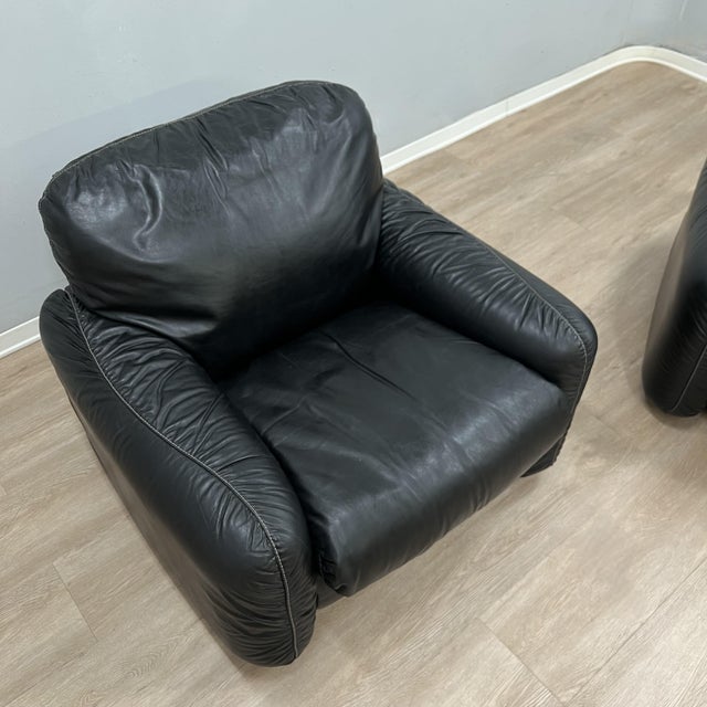 Italian Black Leather Lounge Armchairs by Busnelli Piumotto, 1970s, Set of 2 For Sale - Image 9 of 12