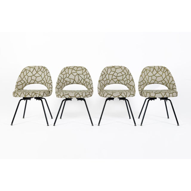 Mid-Century Modern Set of 4 Eero Saarinen Executive Side Chairs for Knoll Mid Century Modern Black Metal For Sale - Image 3 of 12