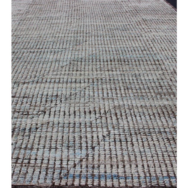 Neutral tone rug with Moroccan free-flowing tribal design. Keivan Woven Arts / rug AFG-29249, country of origin / type:...