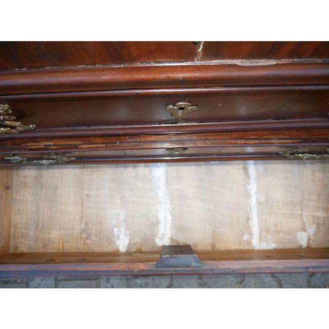 Antique Walnut Chest of Drawers, 18th Century For Sale - Image 14 of 18