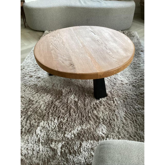 1970s Brutalist Round Tripod Coffee Table in Stained Oak, 1970s For Sale - Image 5 of 8