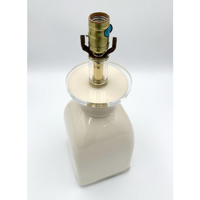 1990s 1990s Regency Lucite & White Ceramic Large Scale Lamps, Pair For Sale - Image 5 of 5