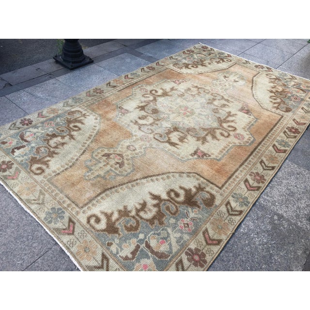 Sand Vintage Turkish Hand Knotted Nomadic Wool Rug - 4′5″ × 7′8″ For Sale - Image 8 of 11
