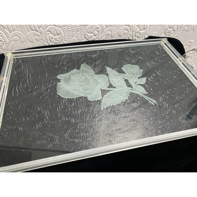 1960s Dorothy Thorpe Attributed Mid-Century Etched Roses Glass and Lucite Tray For Sale - Image 6 of 10