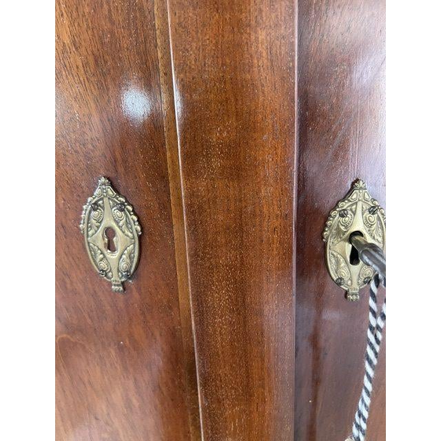 Antigue Biedermeier Corner Cabinet in Walnut Veneer, 1860s For Sale - Image 9 of 18