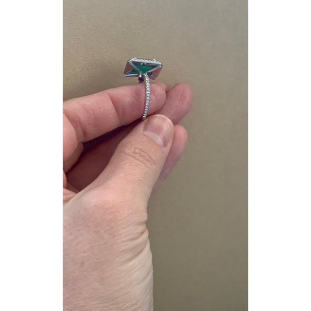 Gemstone 4 Carat Emerald Cut Colombian Emerald and Diamond Platinum Ring Estate For Sale - Image 7 of 18