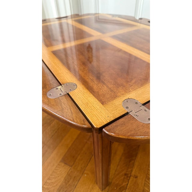 Brown 1990s Thomasville Folding Butler’s Tray Coffee Table With Gallery Sides & Crossbanded Veneer Top For Sale - Image 8 of 14