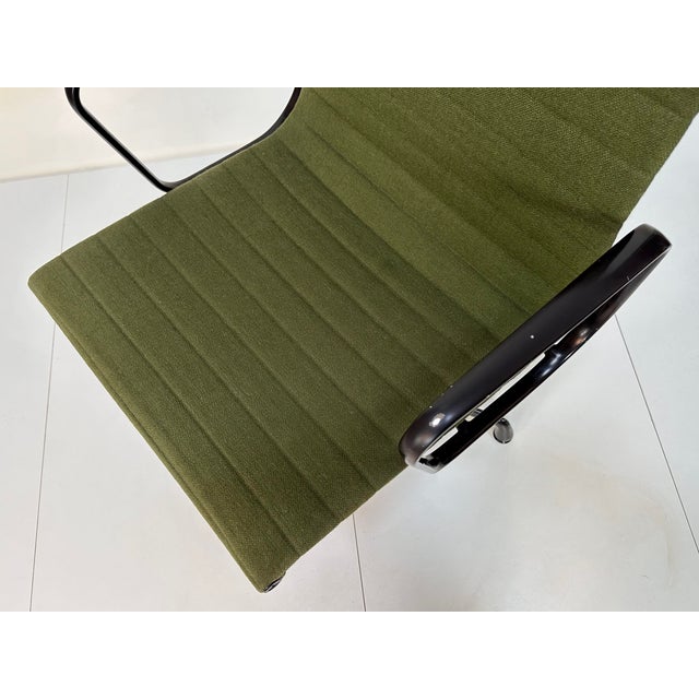 Metal Early Edition EA 208 Swivel Side or Dining Chair with Black Aluminum Frame by Charles & Ray Eames for Herman Miller / Vitra, 1960s For Sale - Image 7 of 17