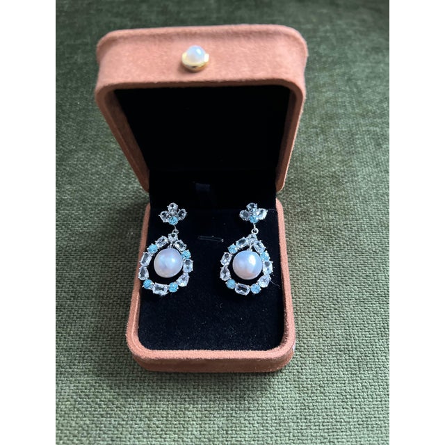 Gemstone Bochic "Orient" Blue & White Topaz White Pearls Earrings Set 18K Gold & Silver For Sale - Image 7 of 10