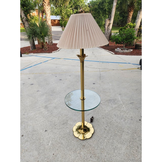Vintage Stiffel Model #3622 (Mcm) Brass Lotus Lily Parzinger Floor Lamp Featuring Integrated Glass End Table For Sale In Tampa - Image 6 of 17