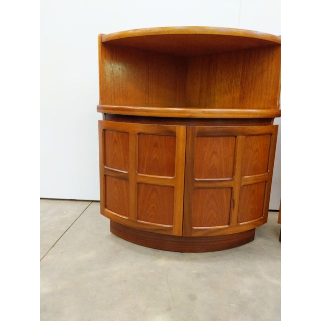 Pair of Vintage Mid Century Modern Teak Low Corner Cabinets by Nathan For Sale In New York - Image 6 of 9
