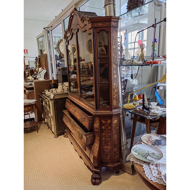Baroque Dutch Showcase with Floral Inlays, 1700s For Sale - Image 3 of 16
