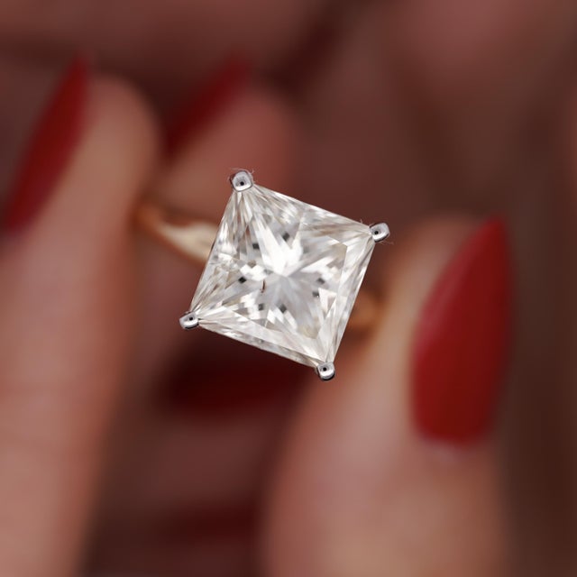 Gia Certified 5.13 Carat Princess Cut M/Si2 Diamond Solitaire Engagement Ring For Sale - Image 4 of 8