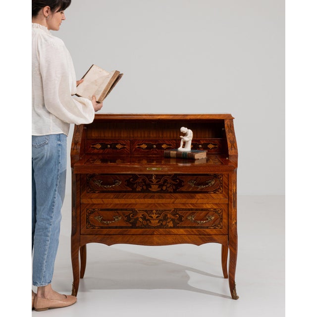 Wood Early 19th Century France Louis XV Brown Wood Writing Desk For Sale - Image 7 of 11