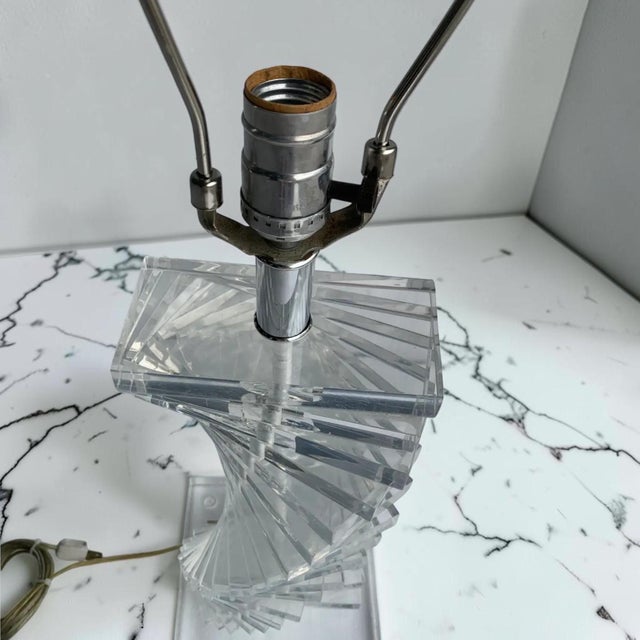Plastic Lucite Helix Spiral Table Lamp For Sale - Image 7 of 9