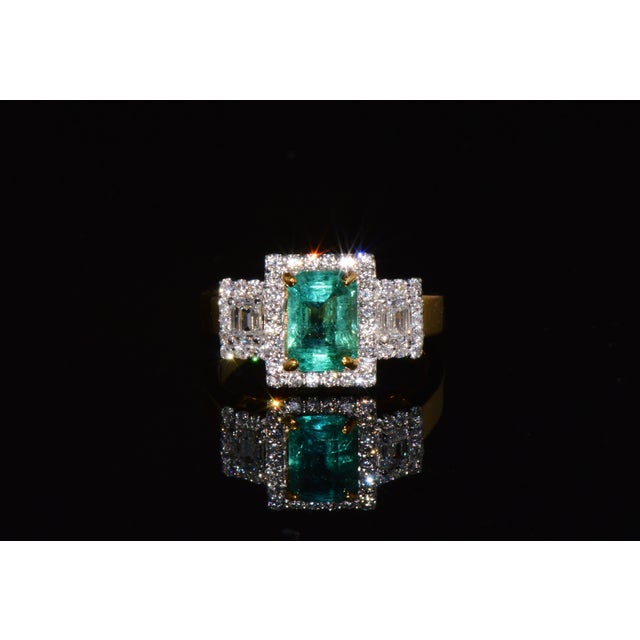Certified Natural 2.14cts Emerald vs F Diamond 18k Solid Gold Three Stone Halo Ring, Size 6.5 For Sale In Dallas - Image 6 of 14