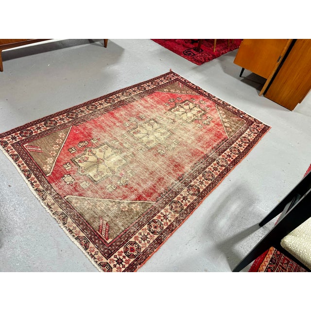 Vintage Distressed Geometric Rug Three Medallion Design – 49″ × 74″ For Sale - Image 10 of 15