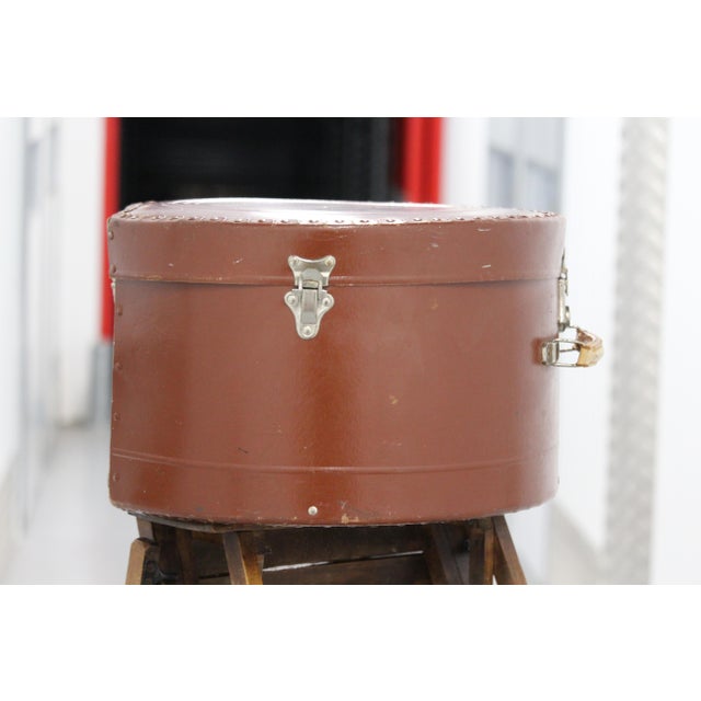 Brown Round Brown Hat Box, 1890s For Sale - Image 8 of 18