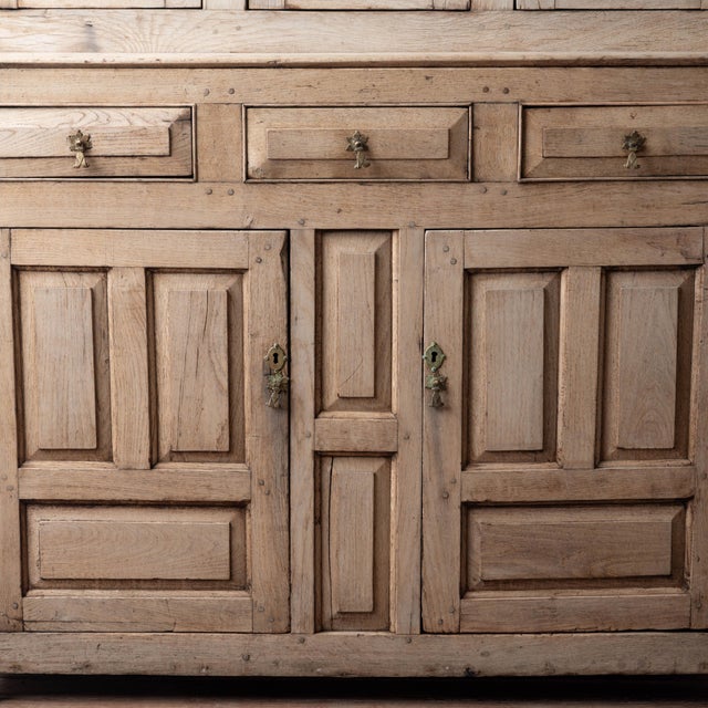 Greige Welsh Oak CWPWRDD Deuddarn, c.1700 For Sale - Image 8 of 18