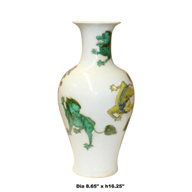 Chinese Handmade Multi-Color Foo Dogs Porcelain Vase For Sale In San Francisco - Image 6 of 7