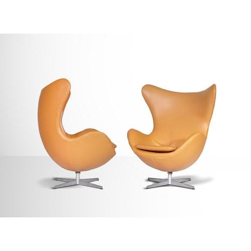 Vintage Leather Egg Lounge Chairs from Fritz Hansen, Set of 2 For Sale - Image 4 of 9