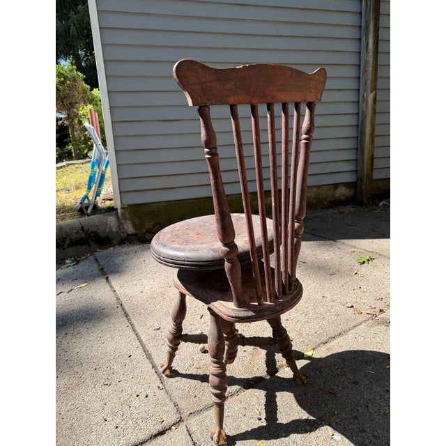 Antique adjustable piano or organ chair by the Chas. Parker Co. of Meriden, Connecticut, circa 1900. It has a spindle...