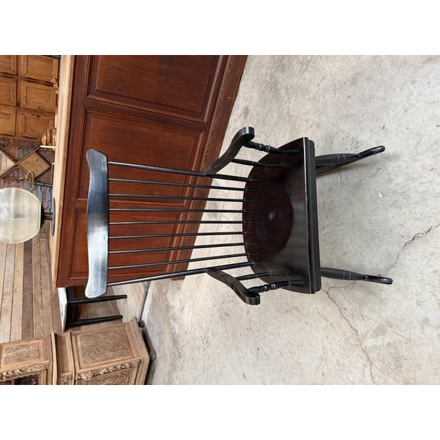 This vintage rocking chair has been completely restored. This iconic Scandinavian model is very comfortable thanks to its...