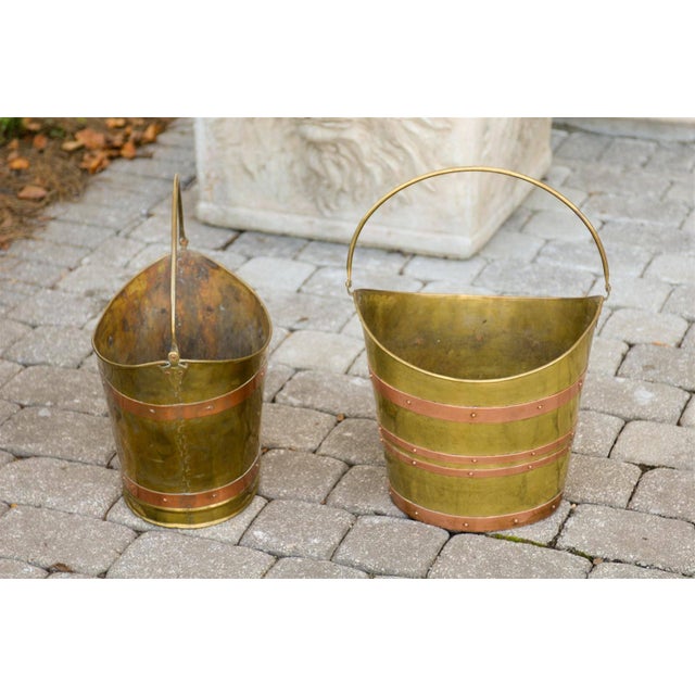 Early 20th Century English Wide Mouth Brass Bucket with Copper Straps For Sale In Atlanta - Image 6 of 10