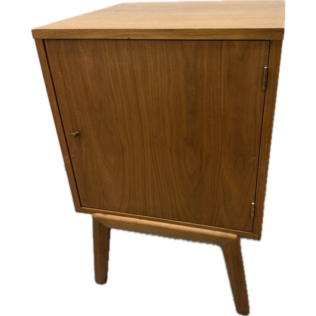 This is a really beautiful, solid Mid Century Modern cabinet that would make a great nightstand/bedside table, end table,...