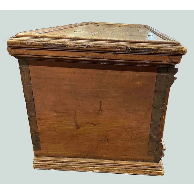 Traditional Antique European 18th Century Chest For Sale - Image 3 of 8