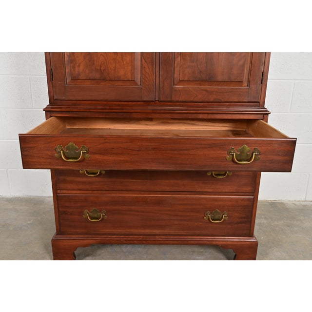 Henkel Harris Georgian Solid Cherry Wood Gentleman's Chest, 1970s For Sale In South Bend - Image 6 of 13