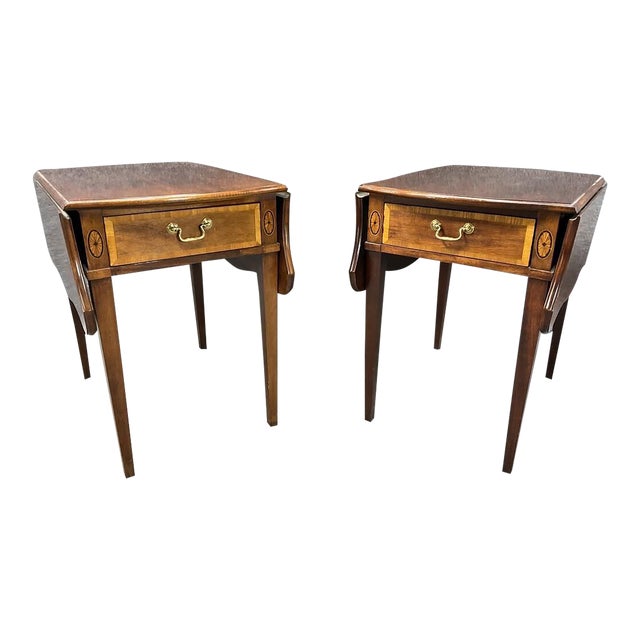 1990s Thomasville Banded Inlaid Mahogany Drop-Leaf Pembroke 1-Drawer End Tables - a Pair For Sale