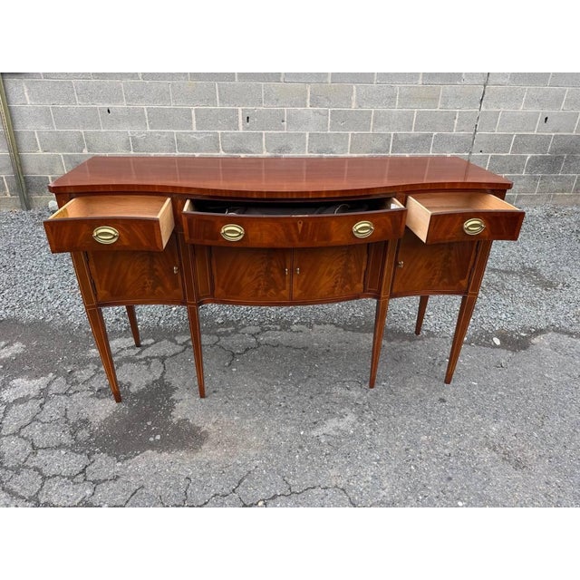 Late 20th Century Hickory Chair Mahogany Satinwood Inlaid Serpentine Front Sideboard. For Sale - Image 10 of 17