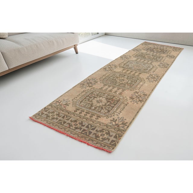 Sand Mid 20th Century Muted Stone Grey & Sand Floral Medallion Rug For Sale - Image 8 of 10