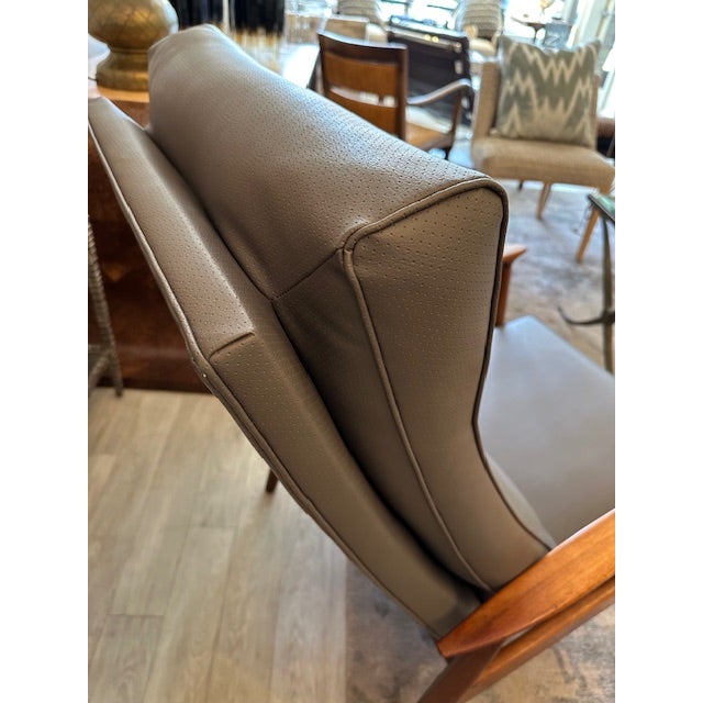 Hollywood Regency 1970s Mid Century Lounge Recliner With Custom Upholstery Attributed to Milo Baughman For Sale - Image 3 of 12