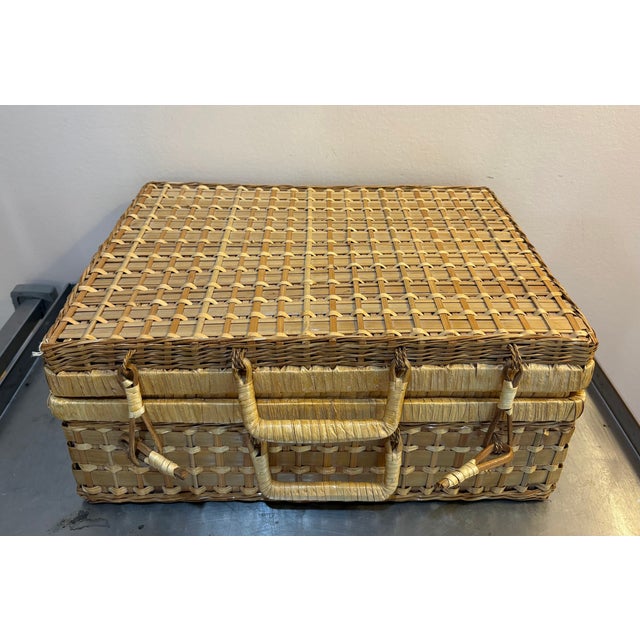 1960s Nesting Wicker Picnic Baskets or Sewing Baskets Set of 3 For Sale - Image 5 of 6