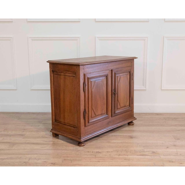 18th Century French Walnut Community Buffet, Louis XIV Period For Sale In Atlanta - Image 6 of 9