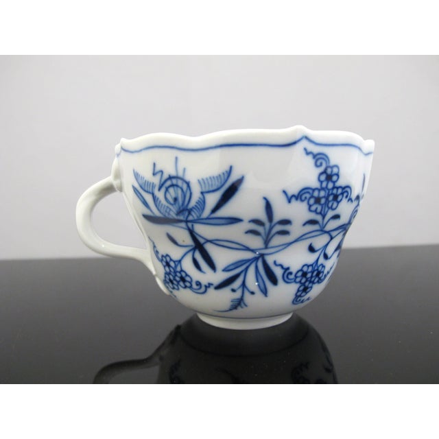 Meissen porcelain coffee cup (no saucer) in classic Blue Onion (Zweibelmuster) pattern. Scalloped rim. Cup measures 4"...