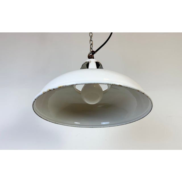 Metal Industrial White Enamel Factory Pendant Lamp from Thorlux, 1960s For Sale - Image 7 of 18