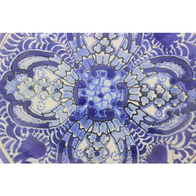 Vintage Ysauro Uriarte Puebla Talavera Mexican Folk Art Majolica Pottery Plate Blue and White Hallmark For Sale - Image 6 of 8