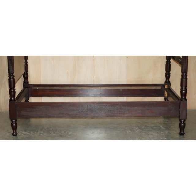 American Federal 4-Poster Bed with Carved Pillars in Hardwood, 1800s For Sale - Image 14 of 18