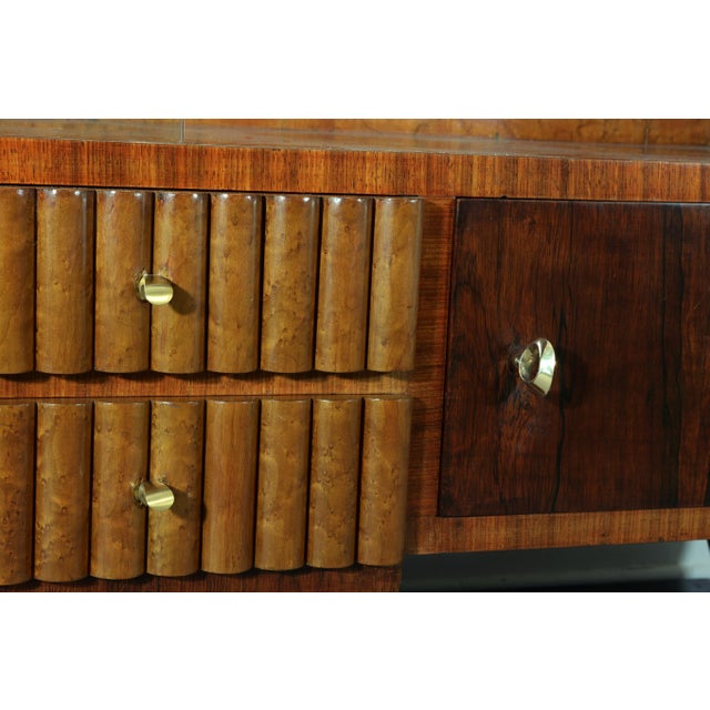 Elegant and rare Art Deco display cabinet made in Italy in the 1940s. This unique piece features a stunning mix of fine...