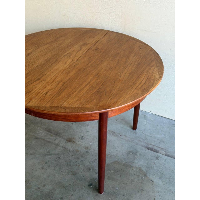 1960s Danish Teak Round Dining Table – Vintage Mid Century Modern Table 1960s For Sale - Image 5 of 9